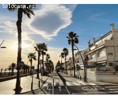 Espectacular piso a primera línea de playa con plaza de parking, y amueblado