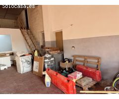 Gran oportunidad! Acogedora casa de campo con gran parcela y nave industrial ideal para negocios