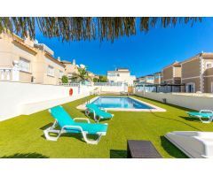 PRECIOSA CASA UNIFAMILIAR EN SAN MIGUEL DE SALINAS CON VISTAS PANORAMICAS