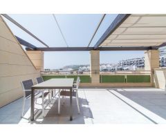 Apartamentos de lujo en Balcón de Arenales con vistas al mar y la isla de Tabarca.