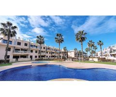 Bungalow con Terraza y Piscina en Mil Palmeras