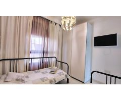 Bungalow con Terraza y Piscina en Mil Palmeras