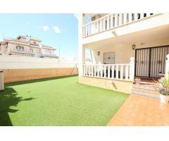Lomas de Cabo Roig, planta baja, con parcela de 180 metros.