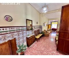 Casa de pueblo en el centro histórico de Silla con terraza y gran potencial