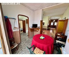 Casa de pueblo en el centro histórico de Silla con terraza y gran potencial
