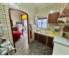 Casa de pueblo en el centro histórico de Silla con terraza y gran potencial