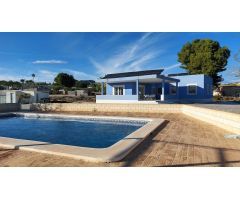 Casa de campo con piscina a la venta en La Romana (Alicante)