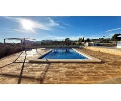 Casa de campo con piscina a la venta en La Romana (Alicante)