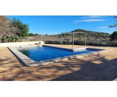 Casa de campo con piscina a la venta en La Romana (Alicante)