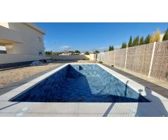 Chalet de reciente construcción con piscina en Mutxamel (Alicante)
