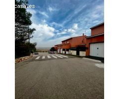 Chalet adosado en venta en calle Anos