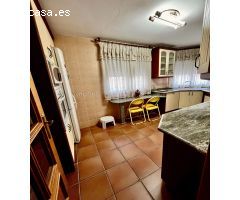Chalet adosado en venta en calle Parada