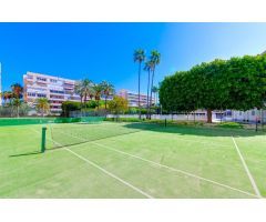 El Palmeral! Apartamento completamente reformado con vistas frontales al mar en urbanización privada