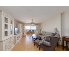 El Palmeral! Apartamento completamente reformado con vistas frontales al mar en urbanización privada