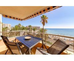 El Palmeral! Apartamento completamente reformado con vistas frontales al mar en urbanización privada