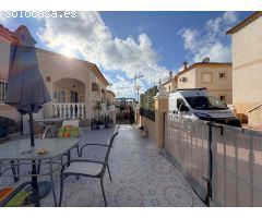 Magnifico chalet con amplia parcela , en urbanización privada con piscina