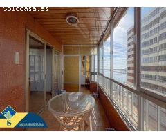 Primera linea! Amplio apartamento con gran terraza y vistas al mar + Piscina comunitaria