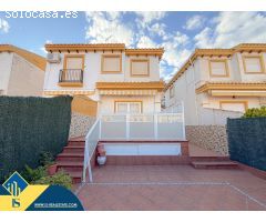 Chalet pareado con ubicación exclusiva y amplias terrazas con vistas frontales al mar+ 2 Garajes