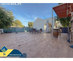 Oportunidad! Magnifico chalet en planta baja con gigantesca parcela y amplio solarium