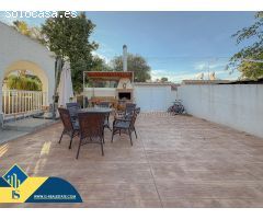 Oportunidad! Magnifico chalet en planta baja con gigantesca parcela y amplio solarium