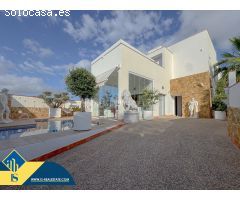 Aguas Nuevas! Fantastica Villa (año 2020) Con amplia parcela y preciosa piscina privada
