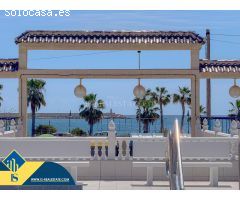 Acogedor Atico con amplia terraza y Solarium privado con increíbles vistas al mar + Garaje y Piscina