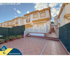 Chalet pareado con ubicación exclusiva y amplias terrazas con vistas frontales al mar+ 2 Garajes