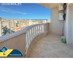 Estupendo apartamento en planta 11 con increíbles vistas panorámicas al mar y a las salinas+ Piscina