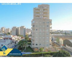 Estupendo apartamento en planta 11 con increíbles vistas panorámicas al mar y a las salinas+ Piscina