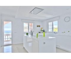 Lujosa villa con piscina y espectaculares vistas al mar en C