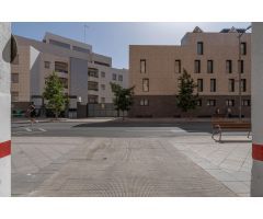 Amplia plaza de aparcamiento en Arabial