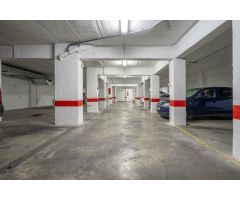 Amplia plaza de aparcamiento en Arabial