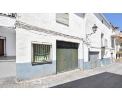 Garaje con almacén en el centro del pueblo. A precio de risa