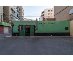 Local comercial de 200 m2 cerca del estadio Los Carmenes, magnifica oportunidad de inversion
