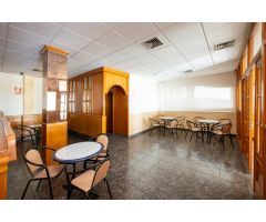 Oportunidad para emprendedores: Edificio Polivalente junto a la Autovía, listo para rentabilizar!