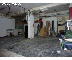 Local comercial de 120m2 útiles distribuidos en oficina, baño y resto diáfano. Para acondicionar.