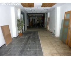 Local comercial de 120m2 útiles distribuidos en oficina, baño y resto diáfano. Para acondicionar.