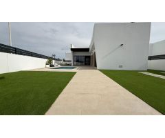 ???? Una Villa de Ensueño en San Miguel de Salinas: Exclusividad y Confort en la Costa Blanca