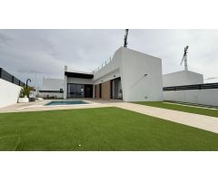 ???? Una Villa de Ensueño en San Miguel de Salinas: Exclusividad y Confort en la Costa Blanca
