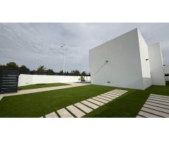 ???? Una Villa de Ensueño en San Miguel de Salinas: Exclusividad y Confort en la Costa Blanca