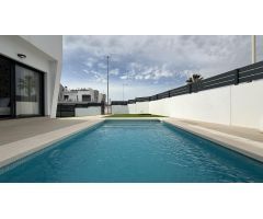 ???? Una Villa de Ensueño en San Miguel de Salinas: Exclusividad y Confort en la Costa Blanca