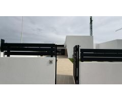 ???? Una Villa de Ensueño en San Miguel de Salinas: Exclusividad y Confort en la Costa Blanca