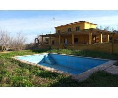 Villa en Venta en Lora del Río, Sevilla