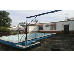 Villa en Venta en Los Carmonas, Sevilla
