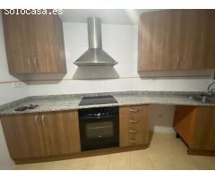 Elegante y amplio piso en zona privilegiada de Albaida, con patio y garaje