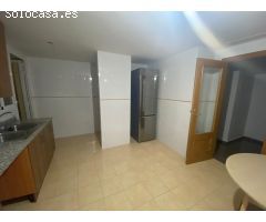 Elegante y amplio piso en zona privilegiada de Albaida, con patio y garaje