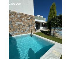 SE VENDE VILLA INDEPENDIENTE EN MONTEZENIA, LOMAS DE CABO ROIG