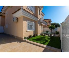VILLA DE DOS PLANTAS REFORMADA EN PUNTA PRIMA