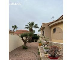IMPRESIONANTE CHALET EN URB. MONTEAZUL – BENIJOFAR