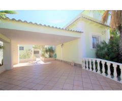 IMPRESIONANTE VILLA INDEPENDIENTE CON PISCINA PRIVADA Y VISTAS AL MAR